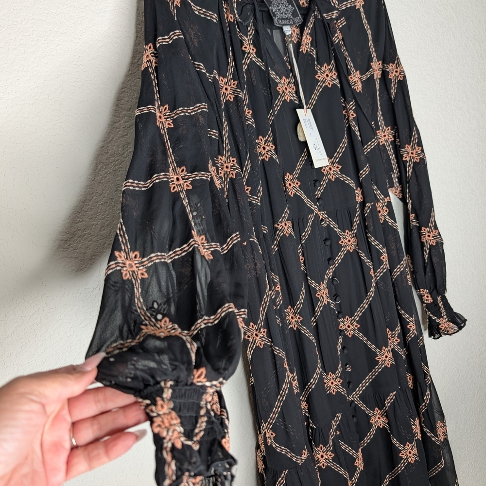 Elegant Black and Pink Patterned Dress - Picture 8 of 12